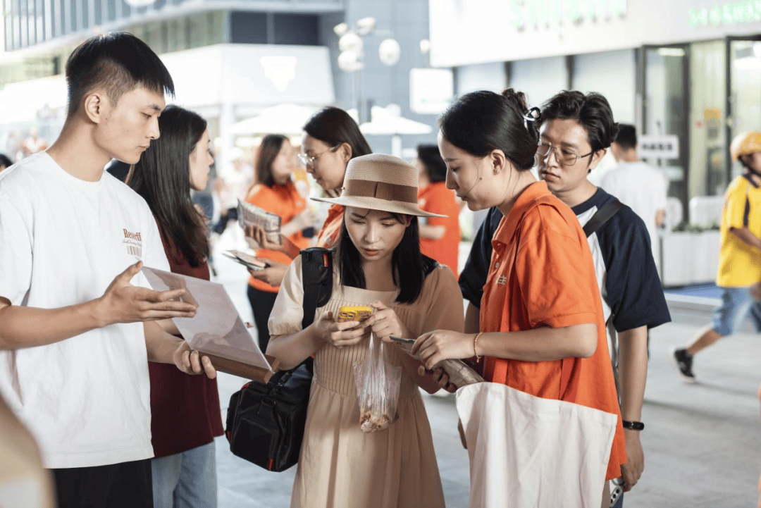 好主人携2025焕新宠粮走进蓝润置地广场麻将胡了免费试玩引领健康养宠新“食”尚！(图2)